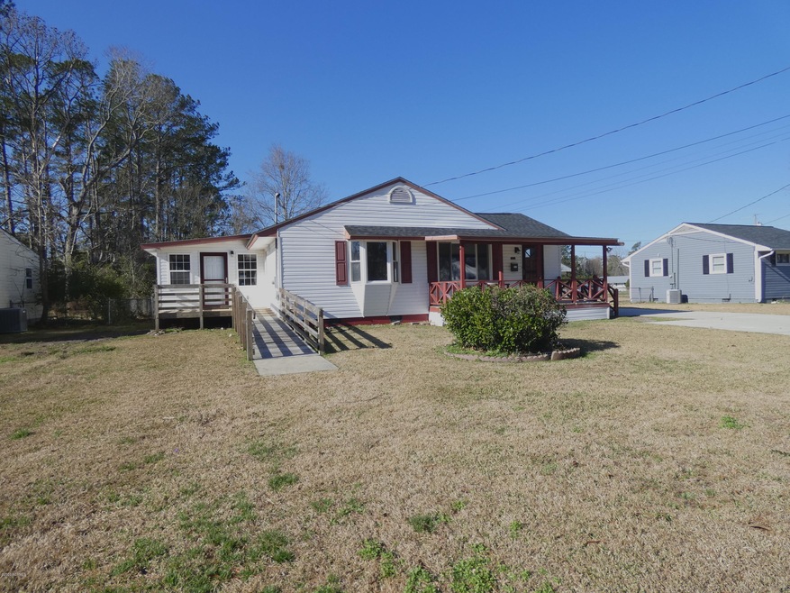 529 Oak Ln, Jacksonville, NC 28540 - photo 1