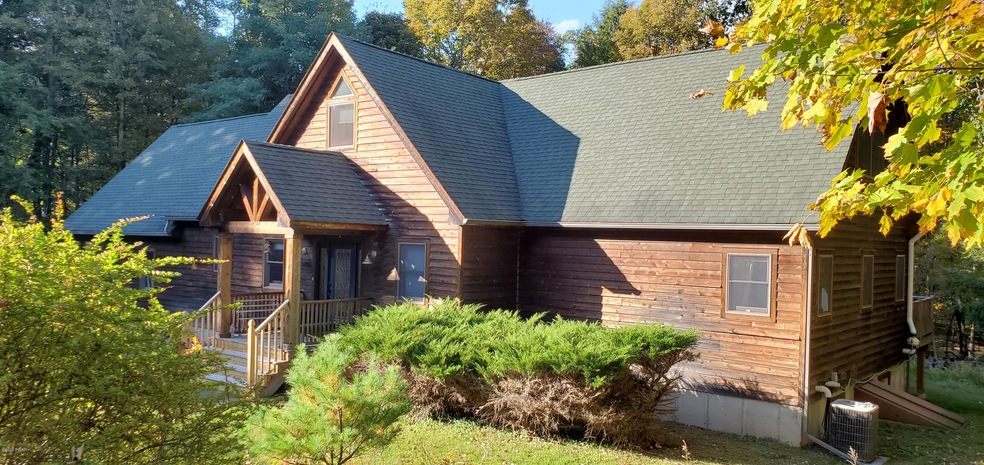 137 Bluestone Cir, Milford, PA 18337 - photo 1