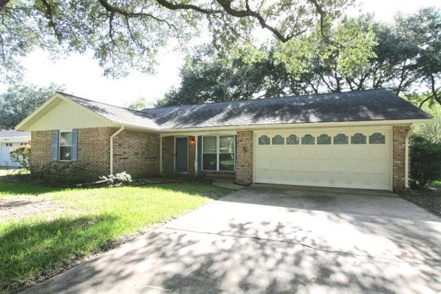 3408 Briar Ln, Bay City, TX 77414 - photo 1