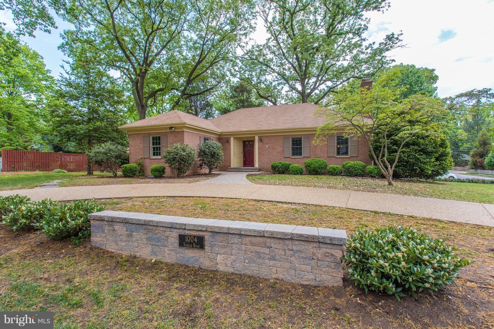 1004 Vassar Rd, Alexandria, VA 22314 - photo 1