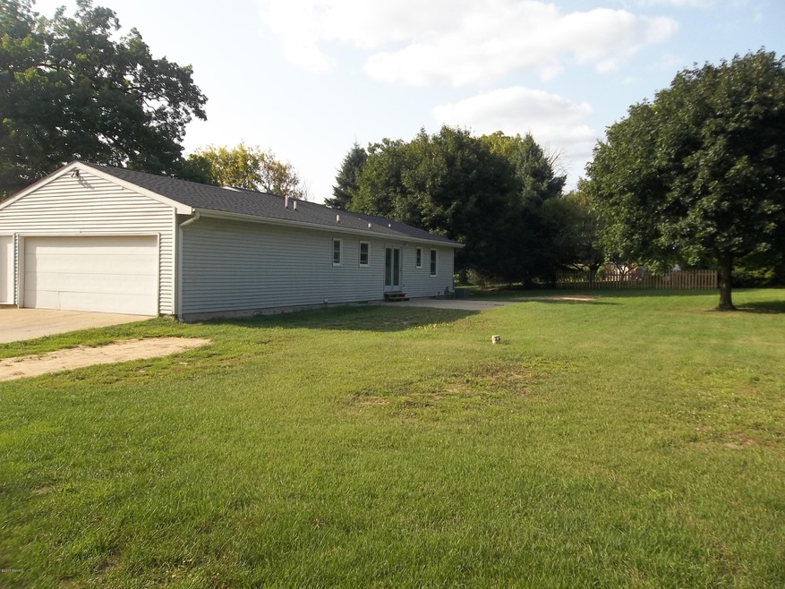 2260 Dean Lake Ave NE, Grand Rapids, MI 49505 - photo 1