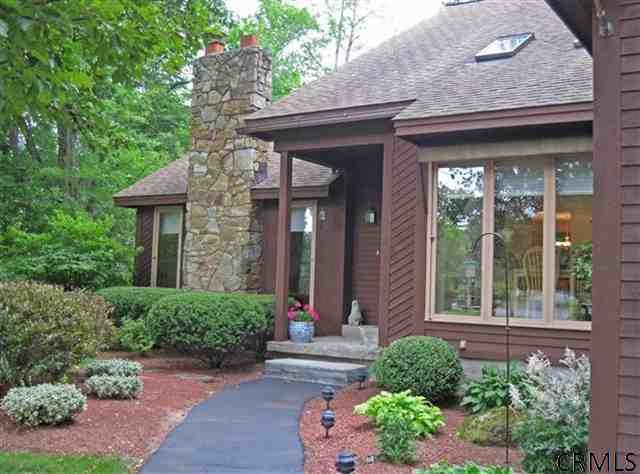 26 Oak Tree Ln, Schenectady, NY 12309 - photo 1