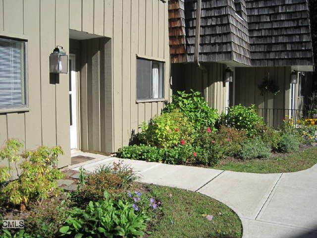 118 Ledgebrook Dr, Norwalk, CT 06854 - photo 1