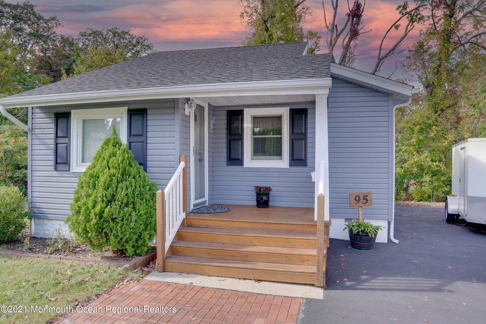 95 Wayside Dr, Keyport, NJ 07735 - photo 1