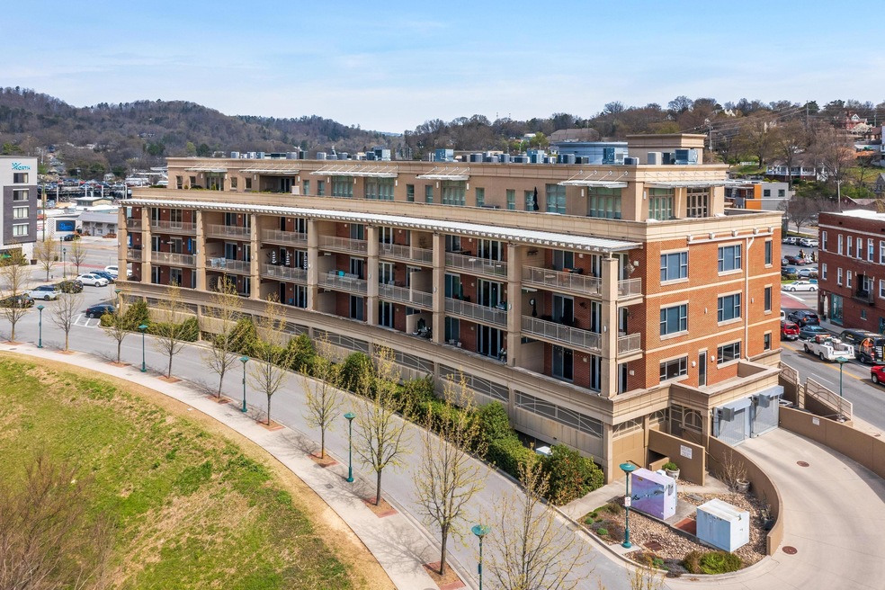 4_Cherokee_Blvd_Unit_201_0001