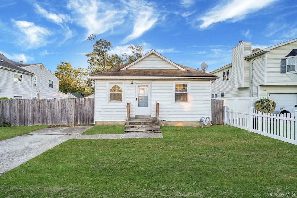 110 2nd Ave, Bay Shore, NY 11706 - photo 1