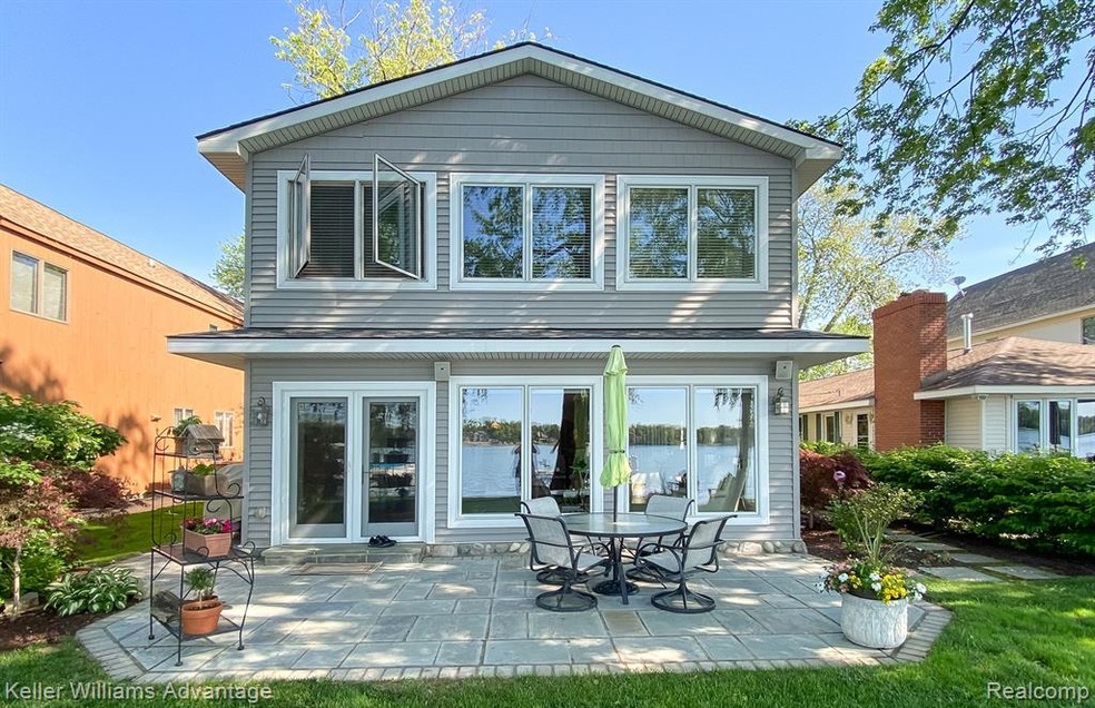LinwoodSt_4827_Back.jpg