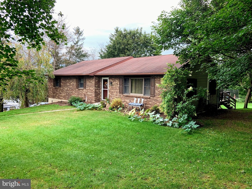 430 Focht Ln, Hamburg, PA 19526 - photo 1