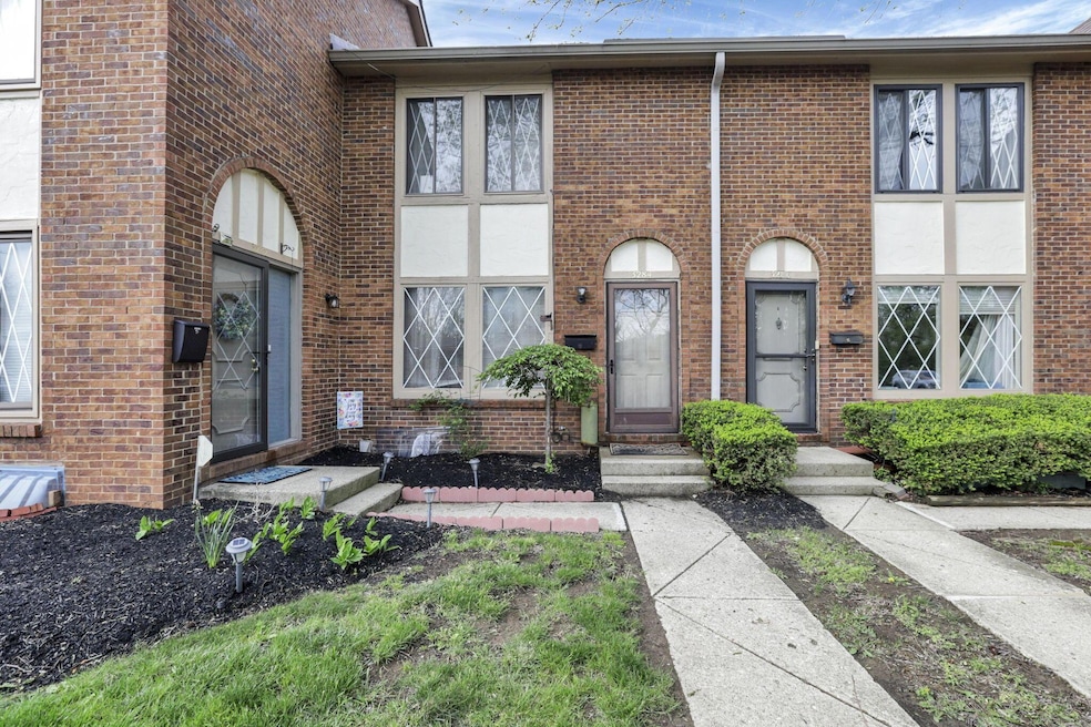 3284 Valley Ln S unit Z10, Columbus, OH 43231 - photo 1