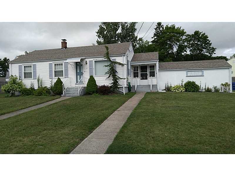 33 Novelty Rd, Warwick, RI 02889 - photo 1