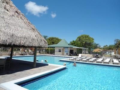 BEAUTIFUL RESORT STYLE POOL