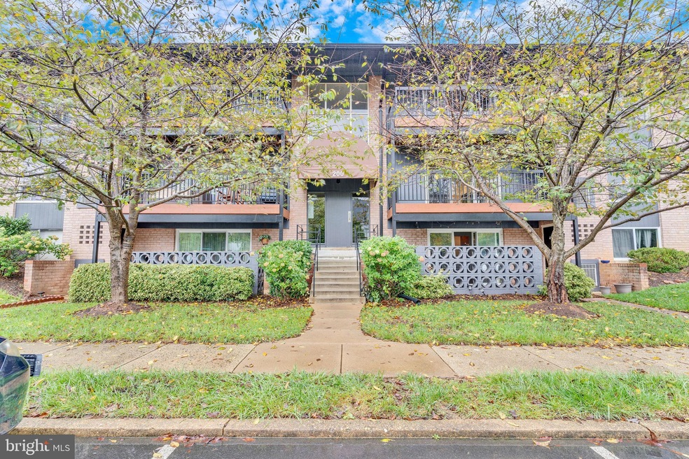 200 Park Terrace Ct SE unit 7, Vienna, VA 22180 - photo 1