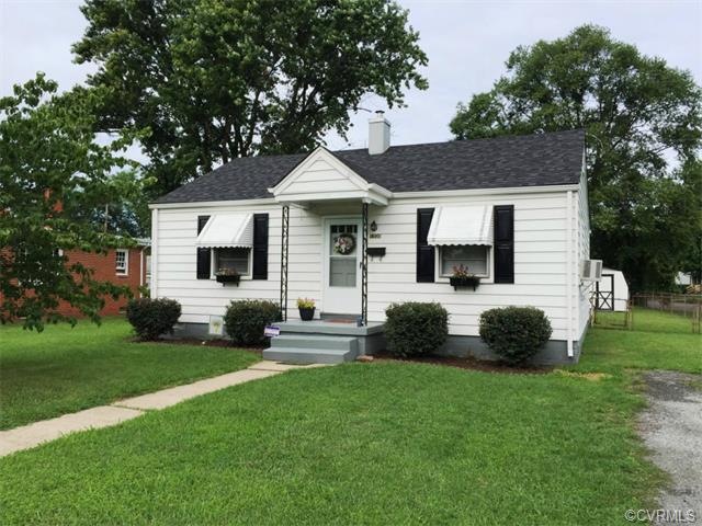 Cute cottage on a corner lot!