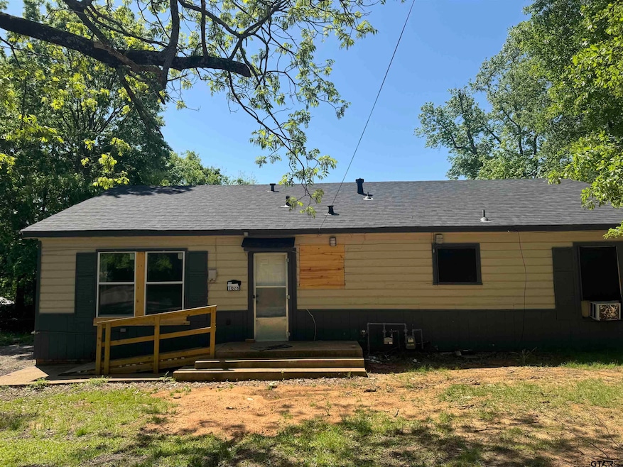 For Rent $1,000/month