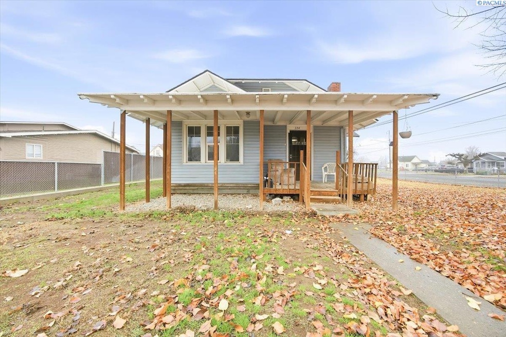 724 S 8th St, Sunnyside, WA 98944 - photo 1