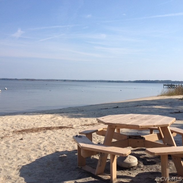 8 Eubanks Rd, Dunnsville, VA 22454 - photo 1