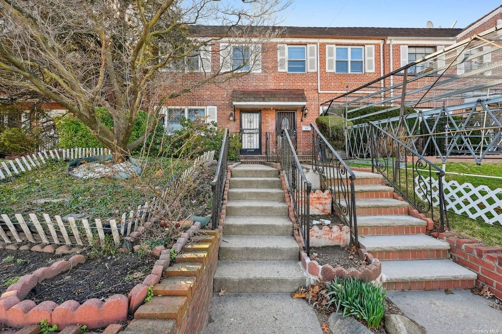 70-24 Utopia Pkwy, Flushing, NY 11365 - photo 1