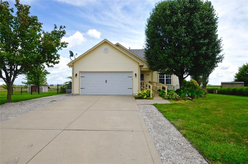 1095 Quarterhorse Run, Bargersville, IN 46106 - photo 1