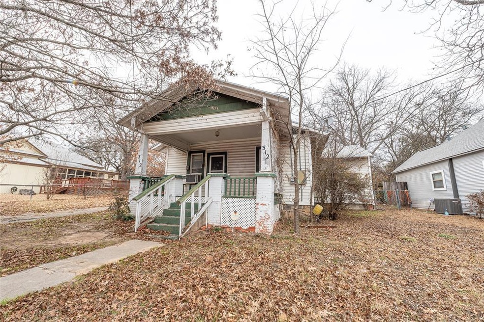 312 Cleveland Ave, Weatherford, TX 76086 - photo 1