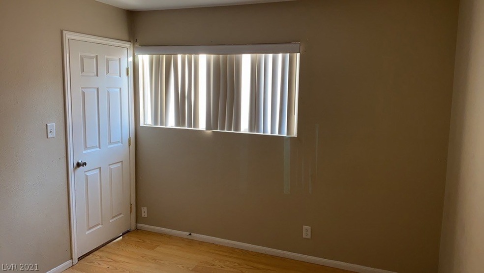2162 E Desert Inn Rd, Las Vegas, NV 89169 - photo 1