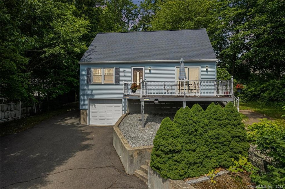 605 Prospect Rd, Waterbury, CT 06706 - photo 1