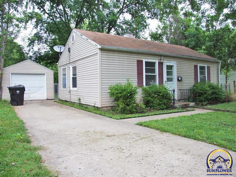 3422 SW 12th St, Topeka, KS 66604 - photo 1