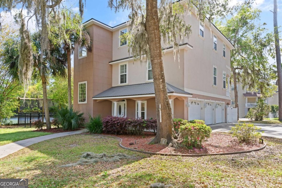 142 Montrose, Saint Simons Island, GA 31522 - photo 1