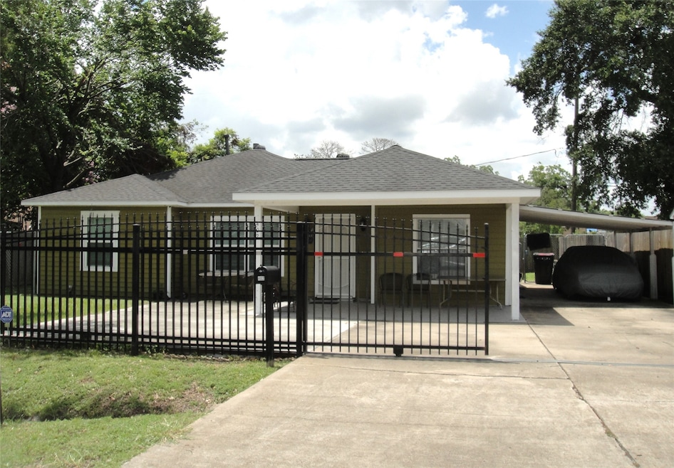 402 Twin Oaks St, Houston, TX 77076 - photo 1
