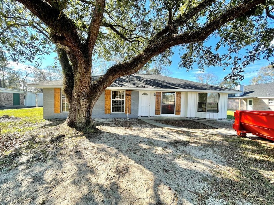 1102 Douglas St, Picayune, MS 39466 - photo 1