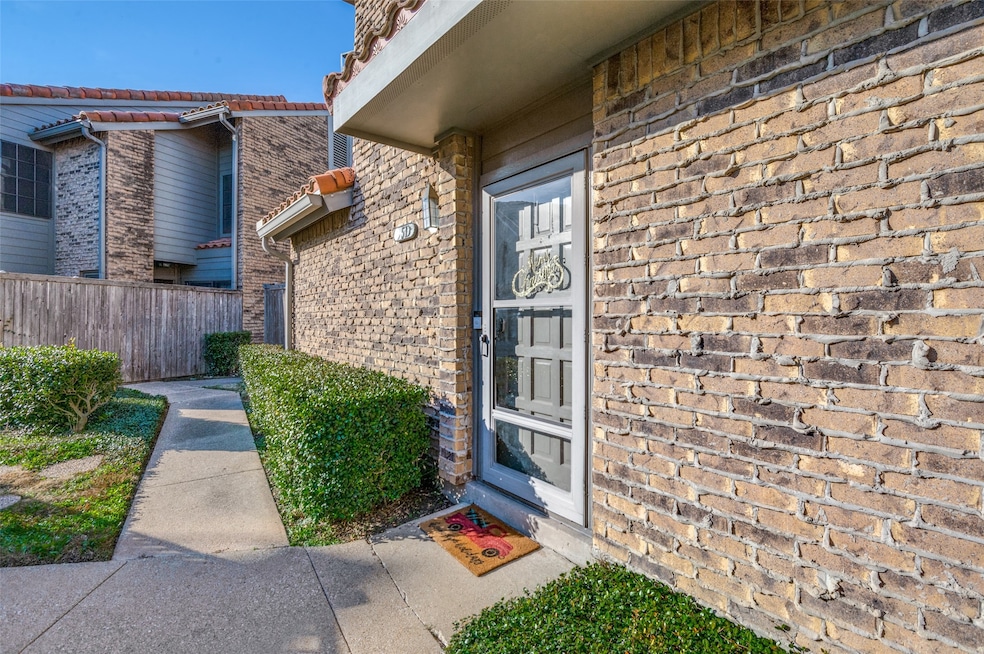 14800 Enterprise Dr unit 5D, Farmers Branch, TX 75234 - photo 1