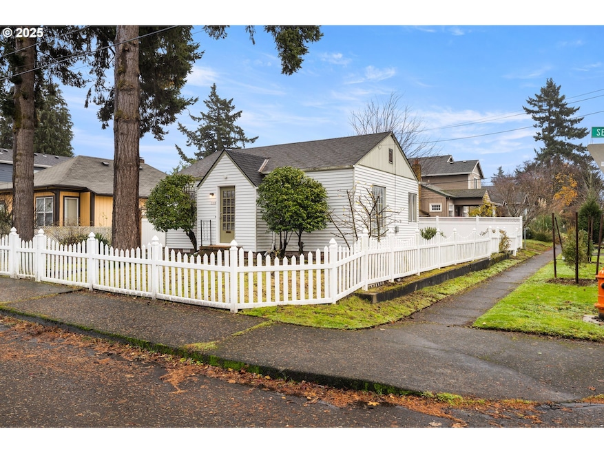 7104 SE Tolman St, Portland, OR 97206 - photo 1