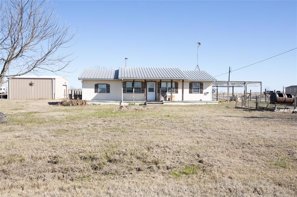 111 Alton Ln, Ennis, TX 75119 - photo 1