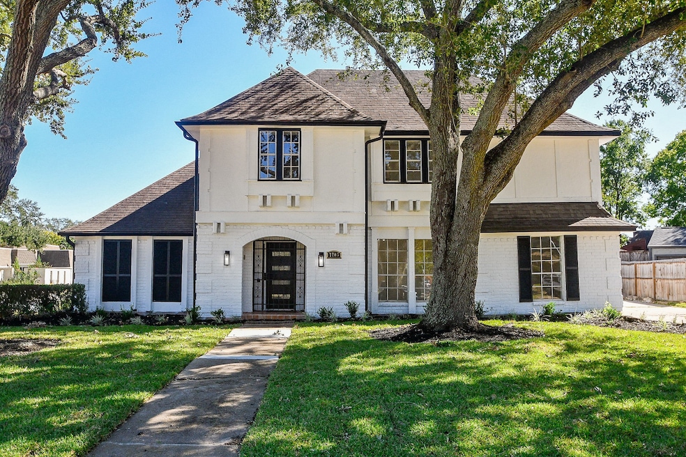 7703 Braesridge Ct, Houston, TX 77071 - photo 1