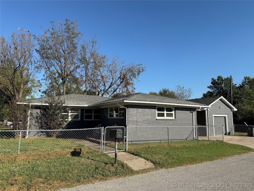 2306 E 48th St N, Tulsa, OK 74130 - photo 1