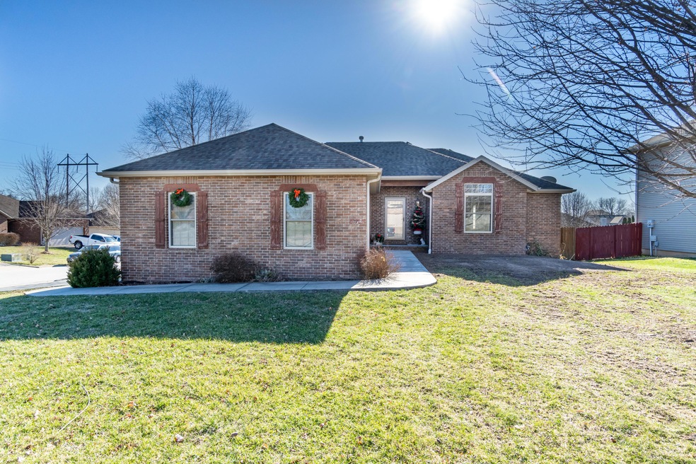 870 W Pembrook Ave-37