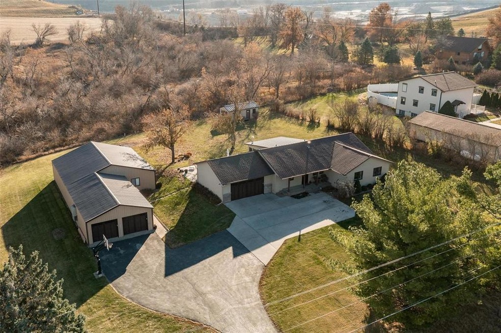 1211 Stoney Point Rd NW, Cedar Rapids, IA 52405 - photo 1