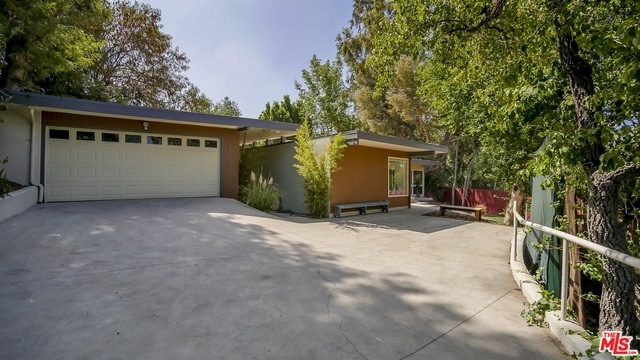 4958 Calderon Rd, Woodland Hills, CA 91364 - photo 1