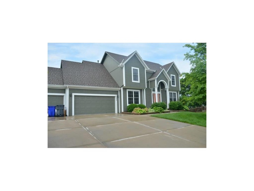 16096 S. Lindenwood Dr, Olathe, KS 66062