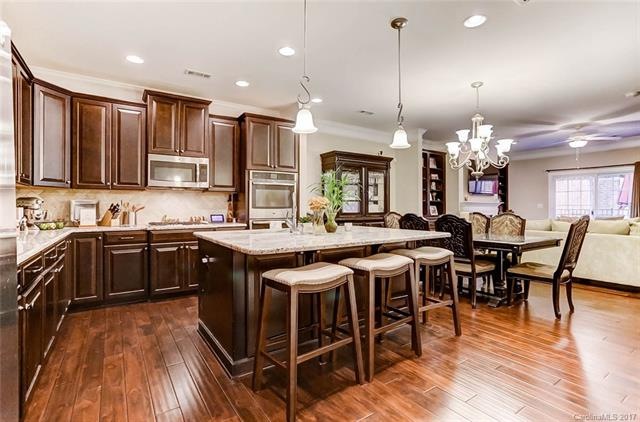 Gourmet Kitchen: Hardwood Floors, Granite Counters