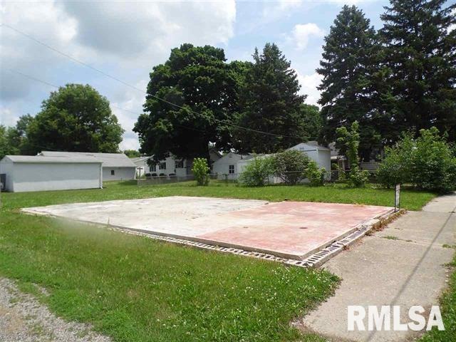 1222 Tremont St, Lincoln, IL 62656 - photo 1