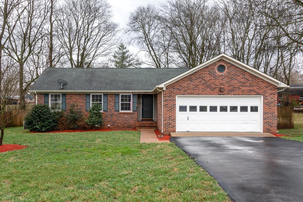 2009 Cobb Dr, Columbia, TN 38401 - photo 1