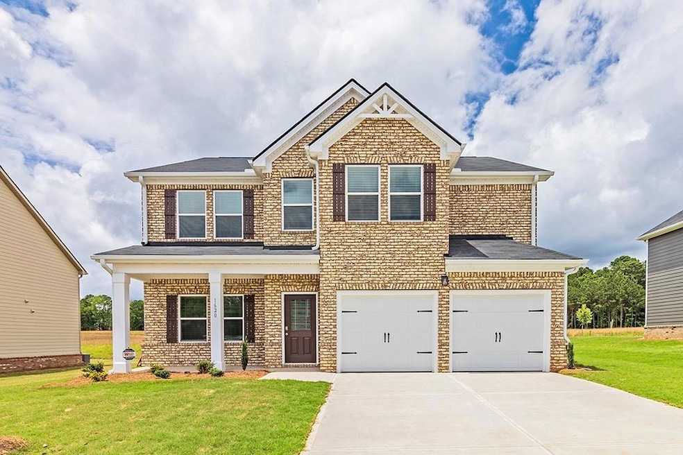 Craftsman house featuring a garage and a front yar