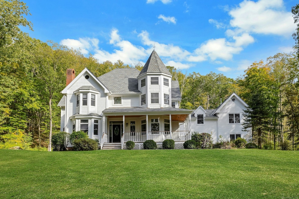 105 Honeysuckle Hill Ln, Easton, CT 06612 - photo 1