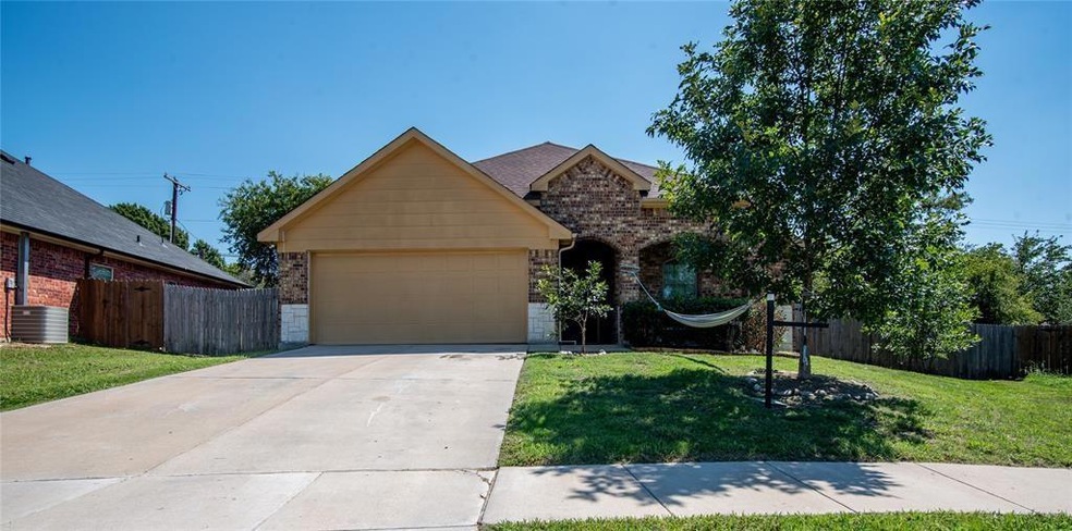 905 Oakmont Dr, Ennis, TX 75119 - photo 1