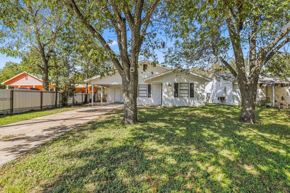 612 Woodard Ave, Cleburne, TX 76033 - photo 1