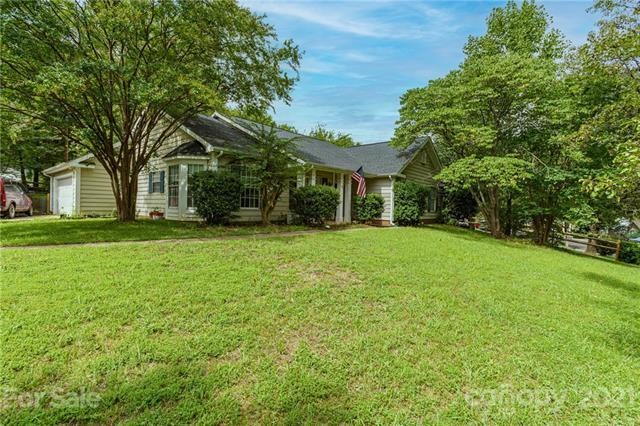 Hidden gem! 1 story ranch home convenient to 485, 