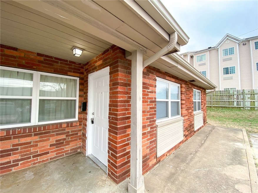 702 W Oak St unit 4A, Rogers, AR 72756 - photo 1