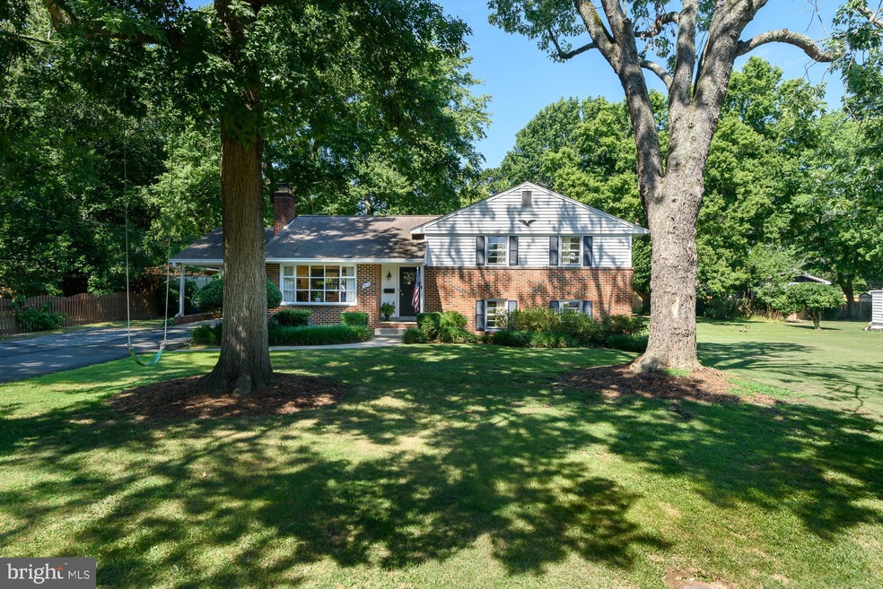 8916 Vernon View Dr, Alexandria, VA 22308 - photo 1