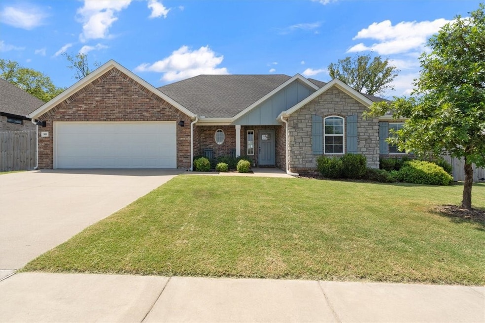 808 E Fallon St, Siloam Springs, AR 72761 - photo 1