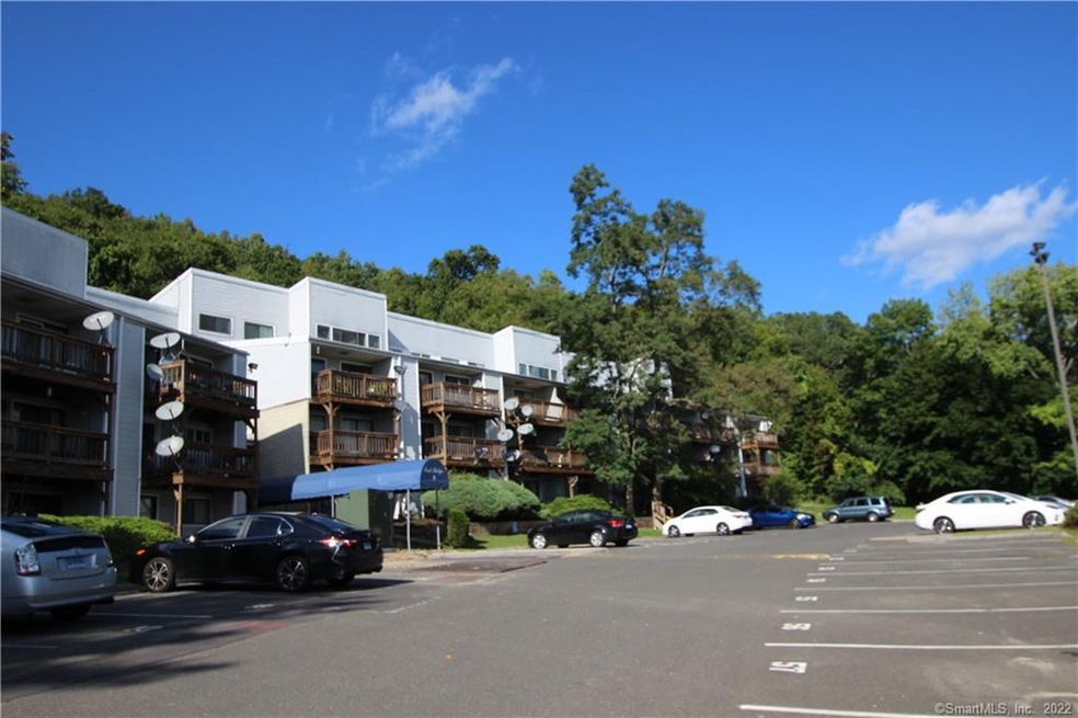 East Ridge Condominium unit A8, Danbury, CT 06811 - photo 1